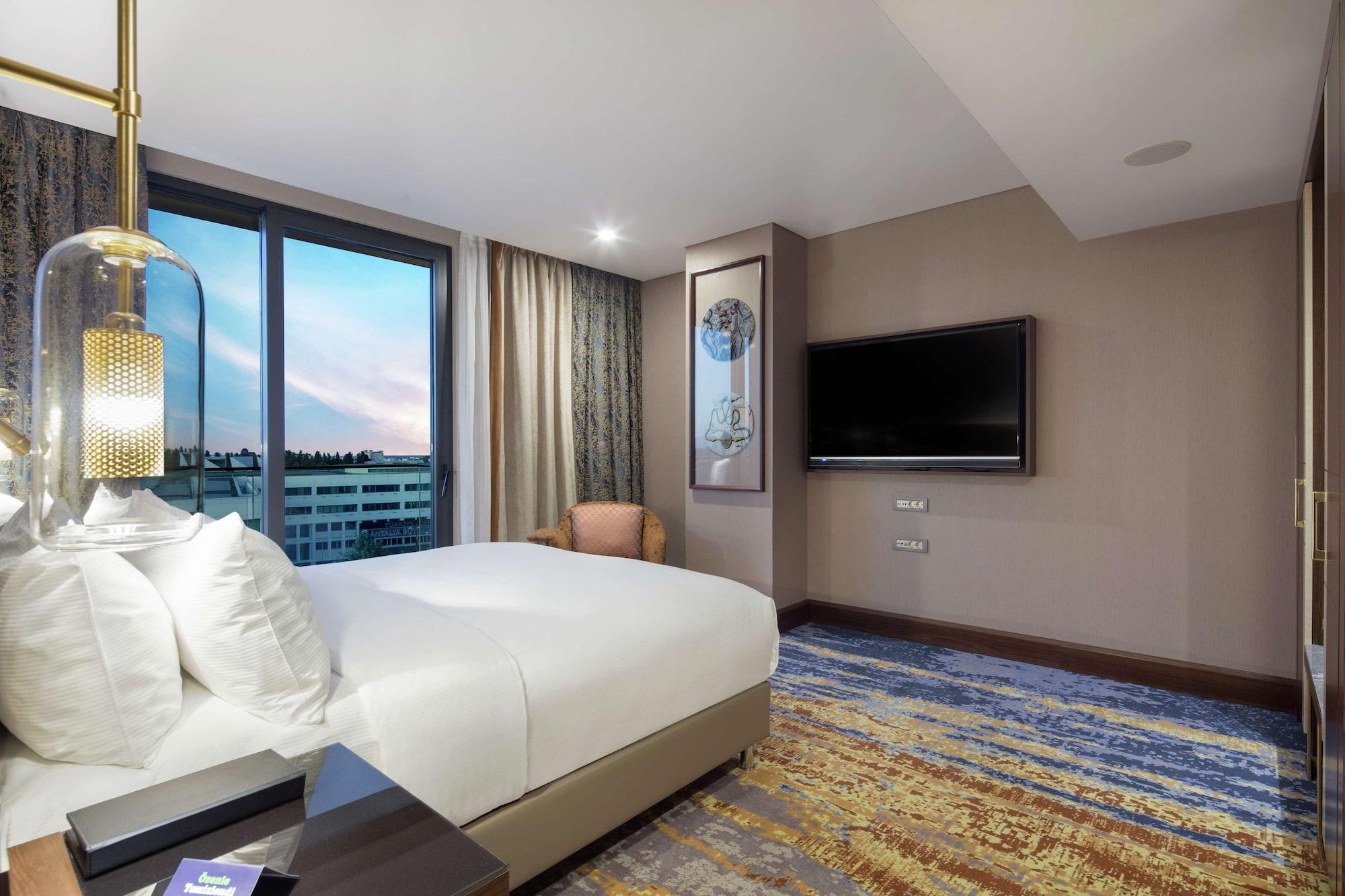 ホテル ダブルツリー バイ ヒルトン アンタルヤ シティ センター エクステリア 写真 A bedroom at the hotel