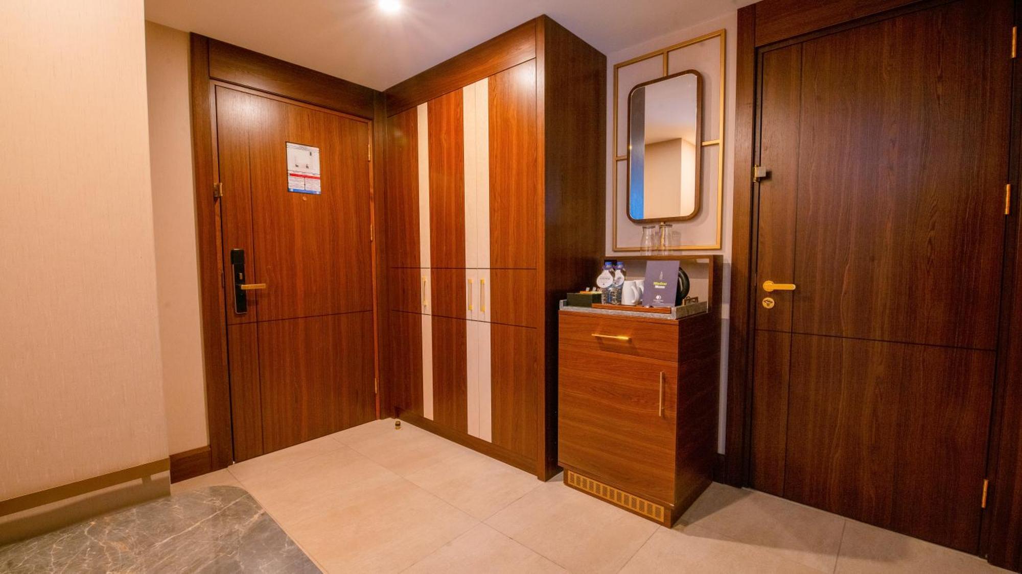 ホテル ダブルツリー バイ ヒルトン アンタルヤ シティ センター エクステリア 写真 A guest room at the hotel