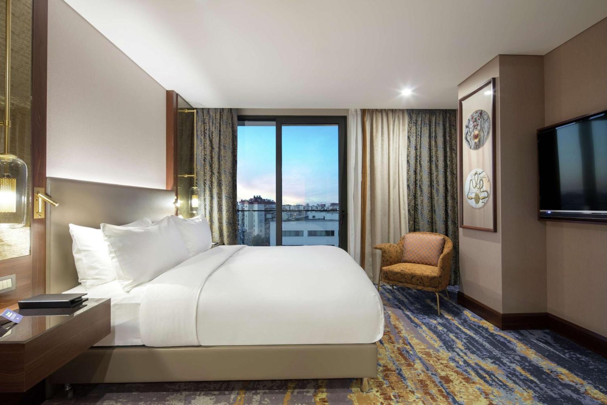 ホテル ダブルツリー バイ ヒルトン アンタルヤ シティ センター エクステリア 写真 A guest room at the hotel