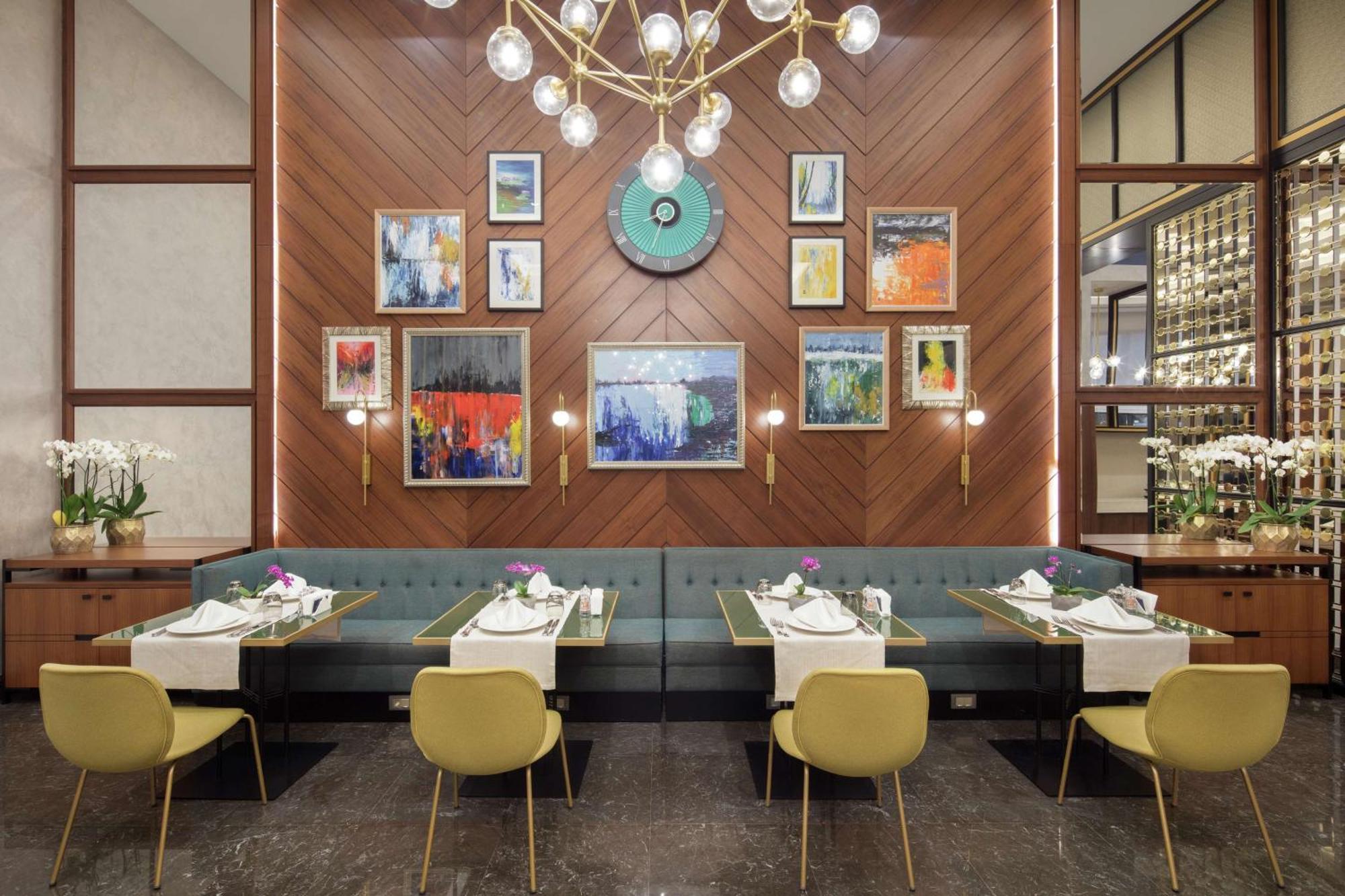 ホテル ダブルツリー バイ ヒルトン アンタルヤ シティ センター エクステリア 写真 The interior of the restaurant