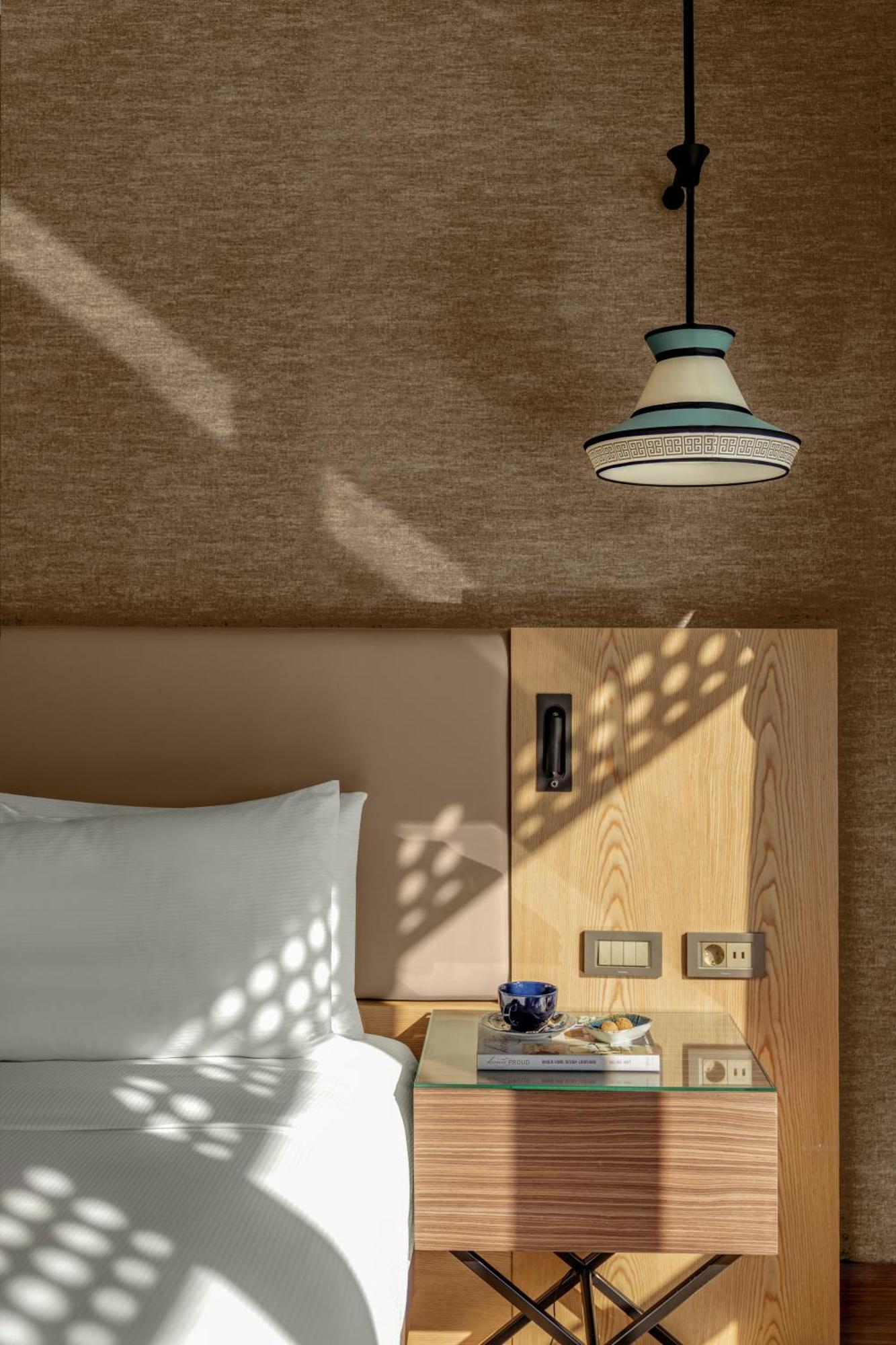 ホテル ダブルツリー バイ ヒルトン アンタルヤ シティ センター エクステリア 写真 A ceiling light